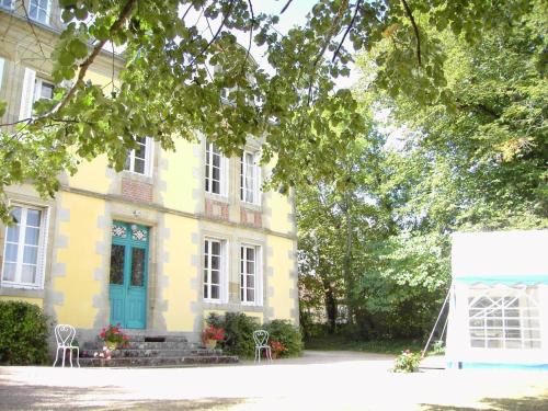 Maison de maître XIXe, parc arboré, piscine partagée - FR-1-489-504