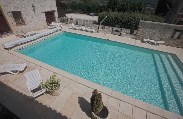 Maison de maitre 17 °siècle, panoramic view, 15 ha wooded property, quiet area