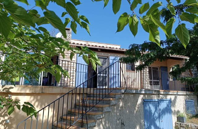Maison de Type Provençal Avec Piscine à 2min du Village à Pieds