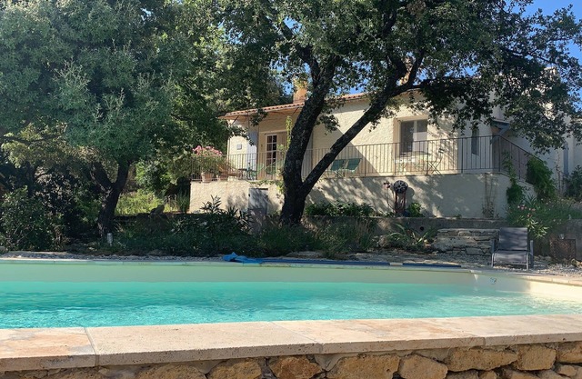 Maison de Vacances Avec vue sur le Massif du Luberon au Calme, Piscine Privée
