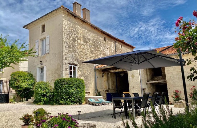 Maison Dix Tusson