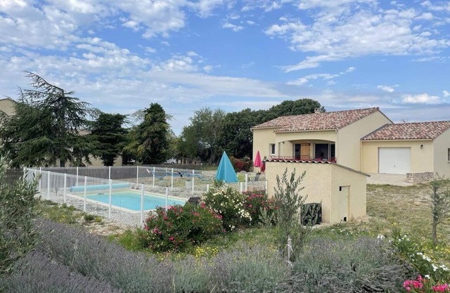 Maison Grenat. Vacation home with private pool,