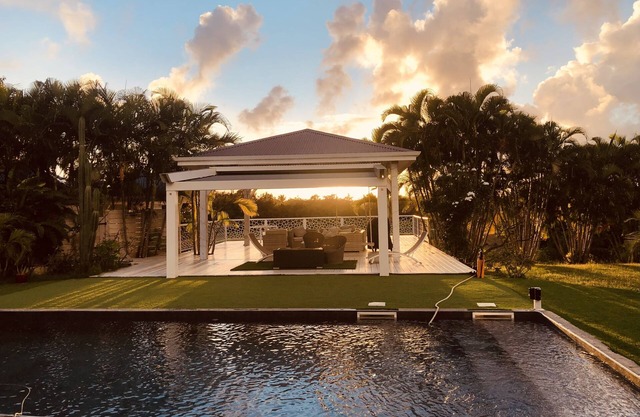 Maison Idéale Pour Déconnecter en Famille, Piscine, Cabane, à 5mn de la Plage