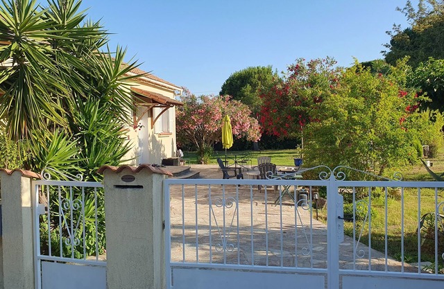 Maison Individuelle, Proche Plage, sur Grand Terrain Arboré