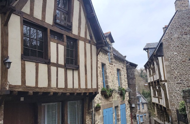 Maison Médiévale au Cœur de la Vieille Ville de Dinan