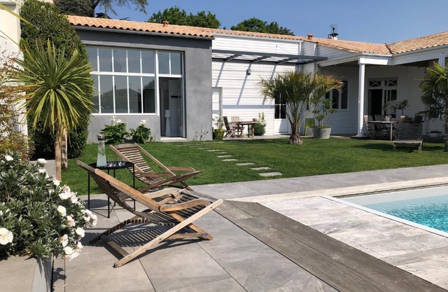 Maison M, chambre privée accès jardin piscine et jacuzzi près de La Rochelle