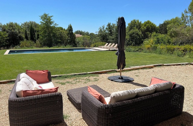 Maison Neuve Proche Village, 250 m2 sur 3000 m2, 4 Chambres et 4 Salles D'eau