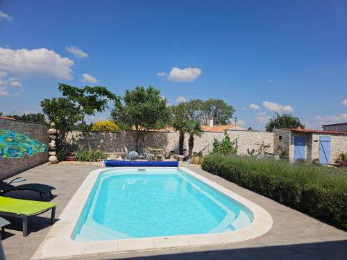 maison piscine clos ,wifi, 2 chambres près de la mer