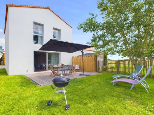 Maison pour 7, piscine collective, 2km de la plage