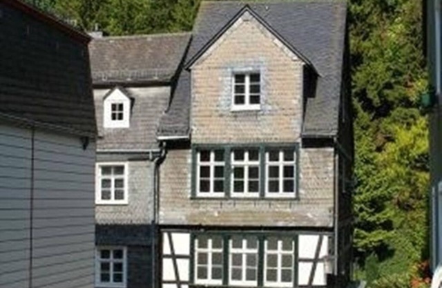 Maison Riviére - Monschau timbered house right on the Rur