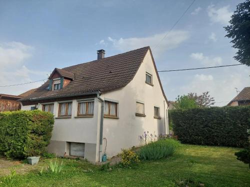 Maison spacieuse à Sainte-Croix-en-Plaine avec jardin