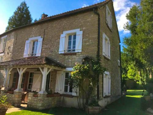 Maison spacieuse près de Vienne-en-Arthies avec jardin