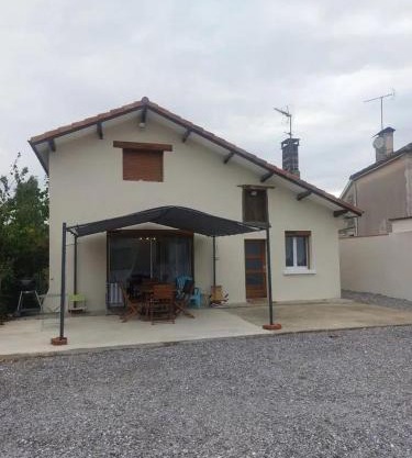 Maison spacieuse à Banos avec jardin clôturé