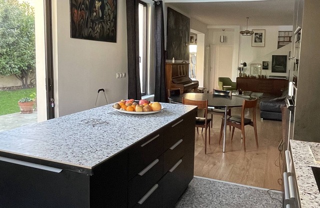 Maison Spacieuse et Confortable à 5mn à Pied du Stade Olympique Yves du Manoir