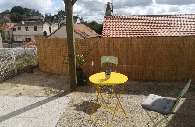 Maisonette with 2 terraces 10 minutes from the station