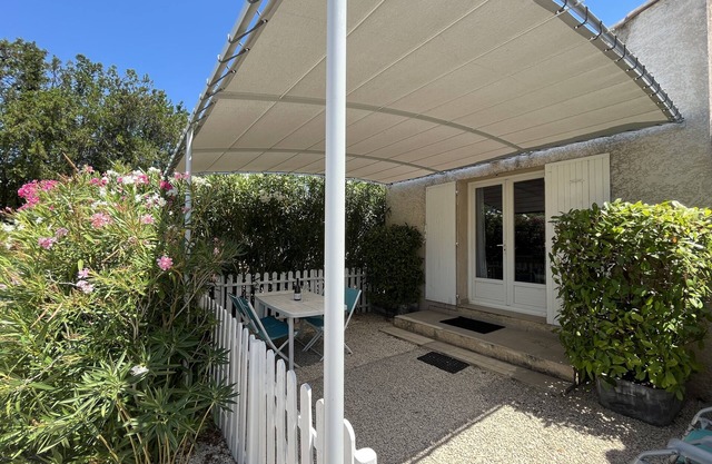 Maisonnette with private pool in the Alpilles