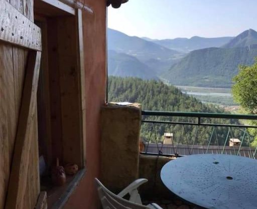 Maisonnette avec terrasse et vue imprenable