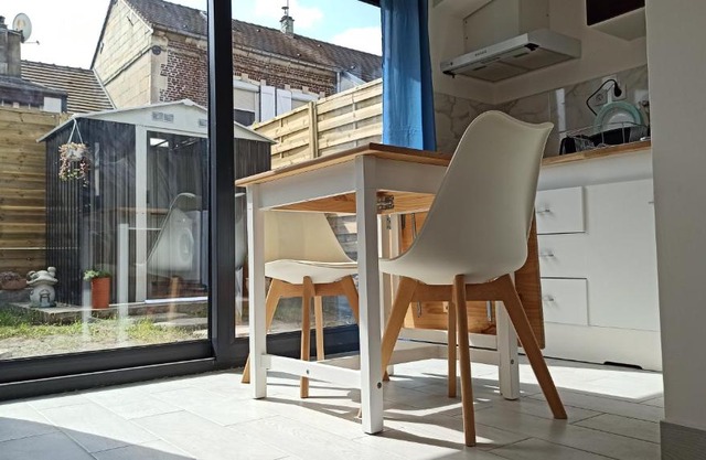 Maisonnette entière et privée, 600m de la gare