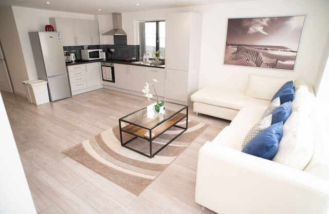 Maisy Lodge - Two Bed Lux Flat - Parking, Netflix