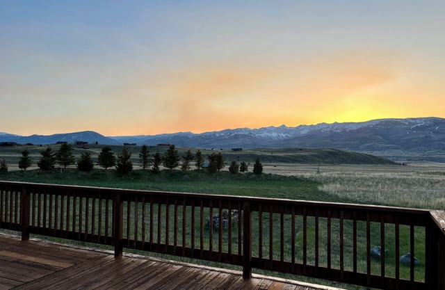Majestic Getaway in the Mountains The Steele House Paradise Valley Montana