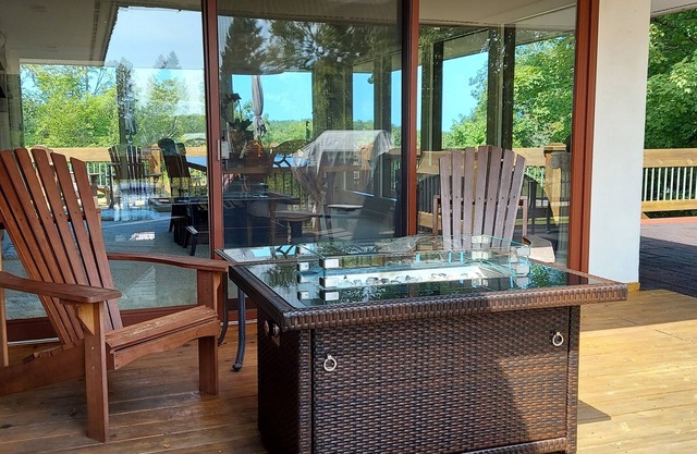 Majestic home, 2 king suites, 1100 sq ft deck
