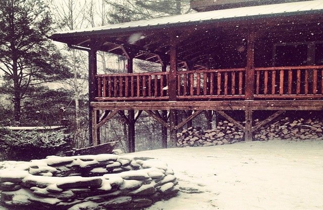 Majestic Mountain Log Cabin in Western North Carolina