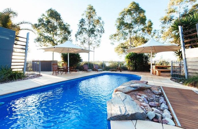 Majestic Oasis Apartments