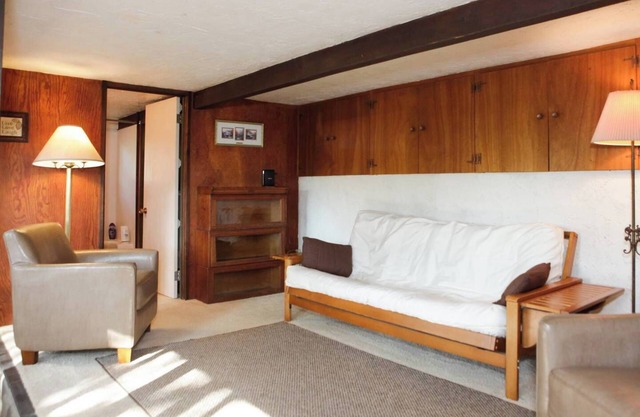Majestic peaceful country views -One bedroom guesthouse w/WiFi in Santa Barbara