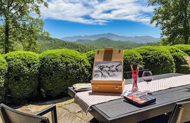 Majestic Views: 2 King Suites+Fire Pit+Fast Fiber Optic Internet