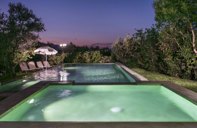 Majestic Villa ✩ Pool ✩ BBQ ✩ Sea & Mountain Views