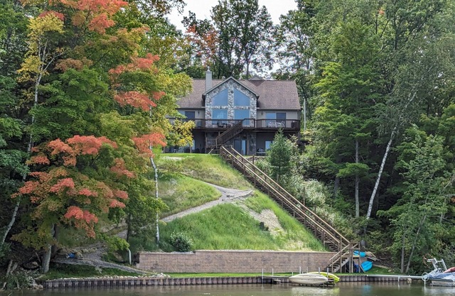 Make new memories! Vacation in the forest on Loon Lake: spacious; scenic; fun.