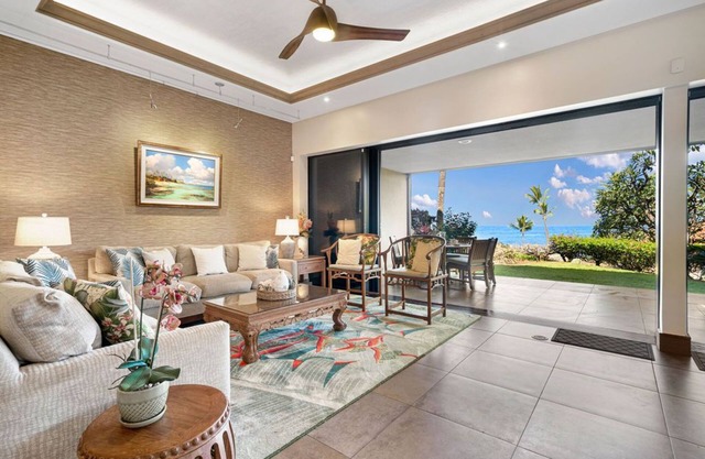 Makena Surf C-107 Ocean Views High-end Mattresses Gourmet Kitchen Local Art
