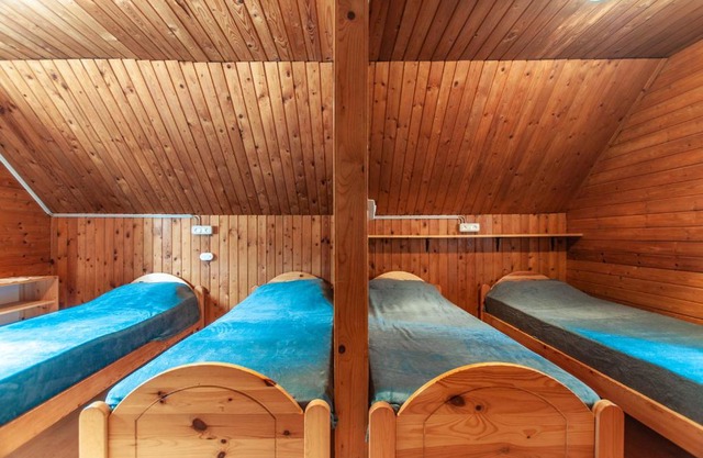Mala koča Wooden Cabin