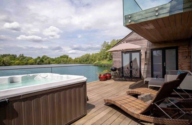 Malachite Lakehouse | Hot Tub & Dog Friendly