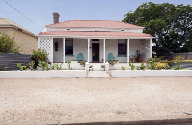 Maldon - the perfectly located beach town cottage