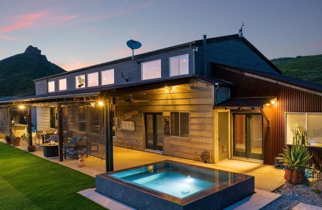 Malibu Barn House - Rare Gem in the Heart of Malibu Wine Country