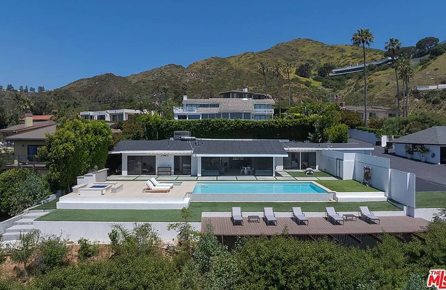 MALIBU contemporary home w/OCEAN VIEWS close to the Malibu Village & BEACH
