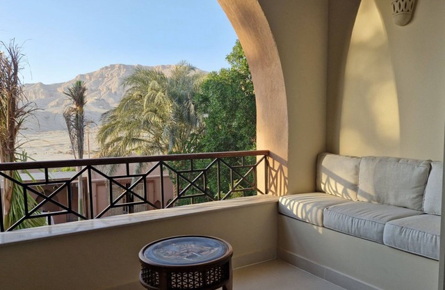 Malkata House Luxe Middle Floor Suite: Desert Views & Pool