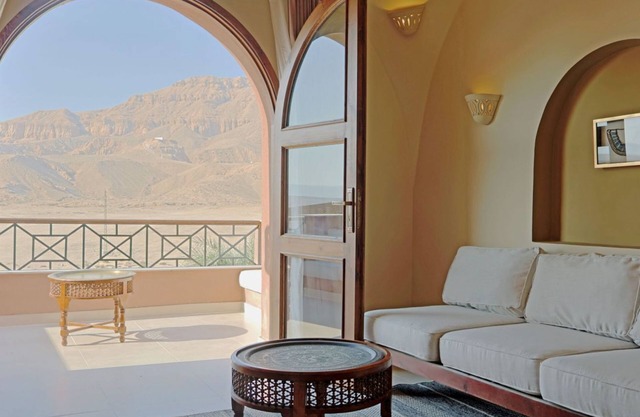 Malkata House Top Floor Suite - Pool & Dine