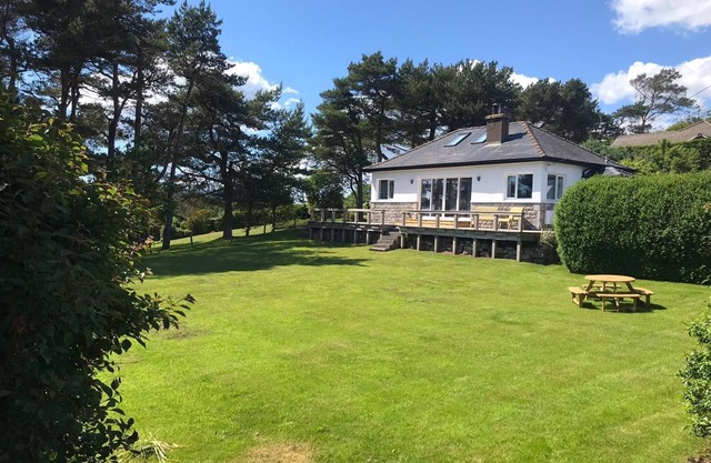 Mallaig - a bungalow that sleeps 6 guests in 3 bedrooms