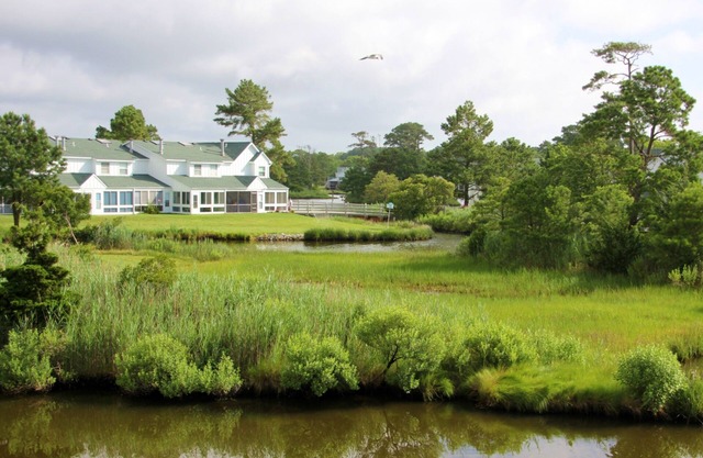 Mallard Lakes Home Overlooking the Water w/Shared Pool, Free WiFi, W/D