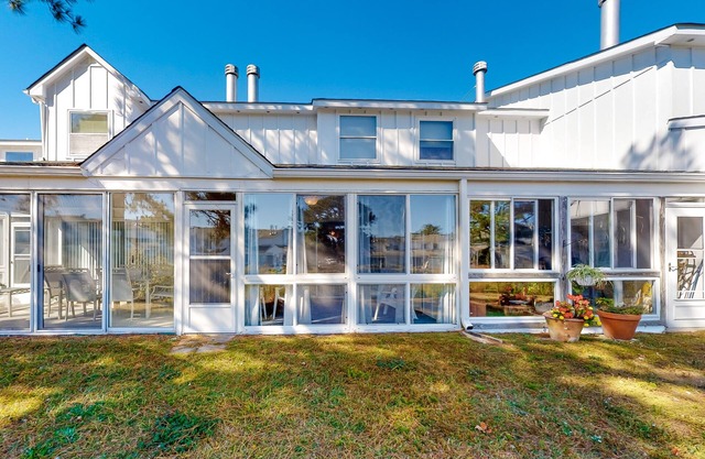 Mallard Lakes Home w/Shared Pool, Free WiFi, Private Washer/Dryer