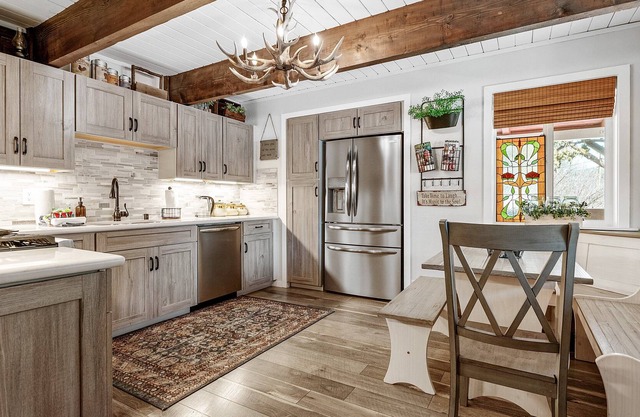 Mama's Bear Cottage - Mini ranch cabin away from it all! Smart TV and WiFi!