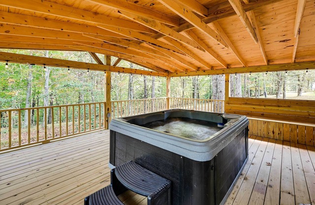 Mammoth Cave Cabin w/Fire Pit - 3 Mi to Lake!