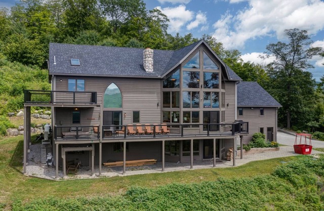 Mammoth Lodge - Heated Pool, Game Room, 8-bedroom