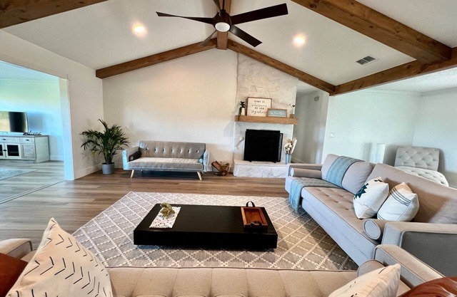 Manatee House: Private Marsh View Retreat - 1 Mile to Mayo, 5 Miles to Beaches