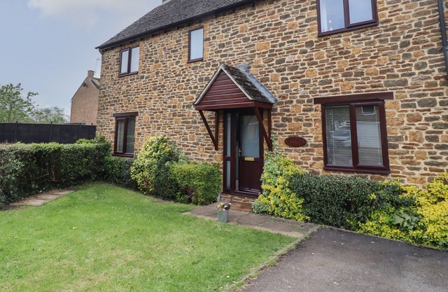 MANATON, with open fire in Deddington