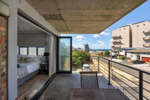 Manhattan On Coral Apartments