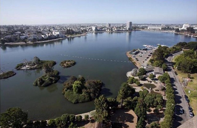 Manhattan Style Executive/Resort Living With Unobstructed Lake & Bay Views