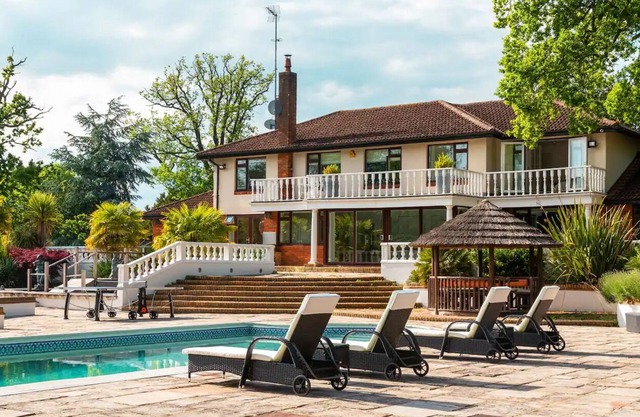 Manison With Pool and Tennis Court